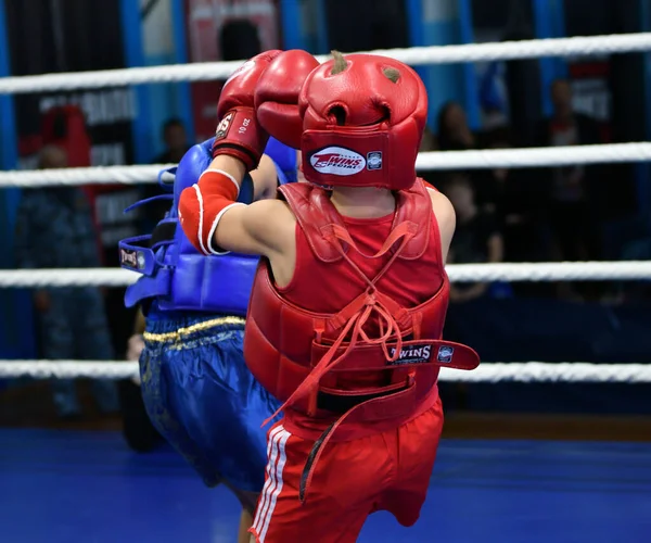 Orenburg, Russia - October 20, 2019: Boys compete in Thai boxing — Stock Photo, Image