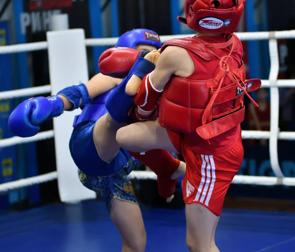 Orenburg, Rusia - 20 de octubre de 2019: Los niños compiten en el boxeo tailandés — Foto de Stock