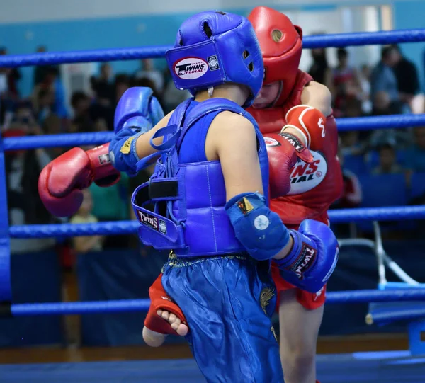 Orenburg, Russia - October 20, 2019: Boys compete in Thai boxing — Stock Photo, Image