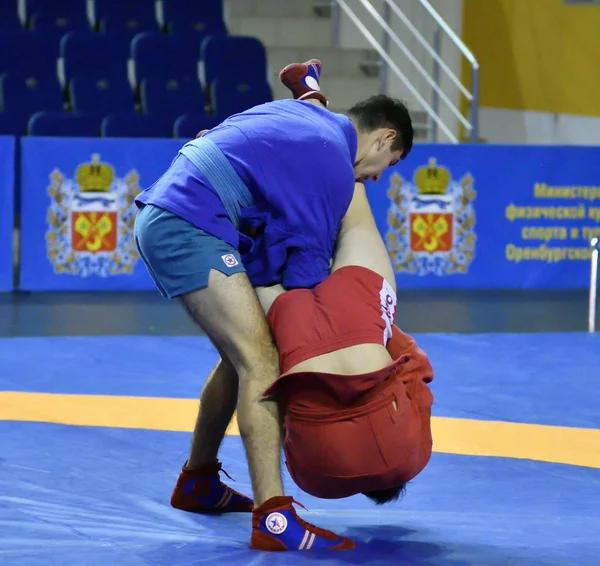 Orenburg, Rússia - 25-26 de outubro de 2019: Competições de meninos Sambo — Fotografia de Stock