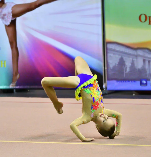 Orenburg, Russia - November 25, 2017 year: girls compete in rhythmic gymnastics — Stock Photo, Image