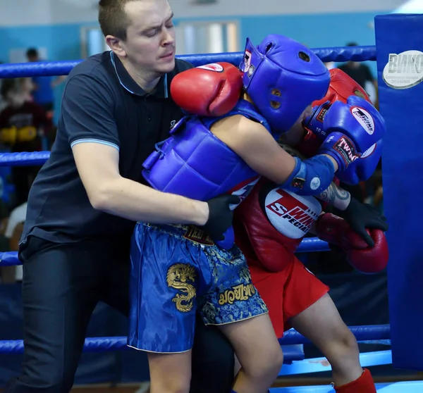 Orenburg, Russie - 20 octobre 2019 : Les garçons concourent en boxe thaïlandaise — Photo