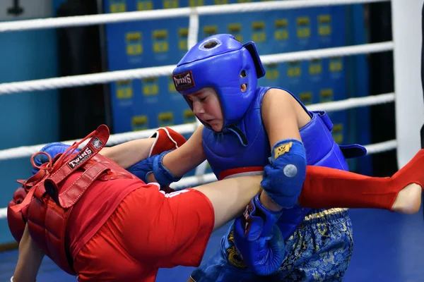 Orenburg, Rosja - 20 października 2019: Chłopcy rywalizują w tajskim boksie — Zdjęcie stockowe