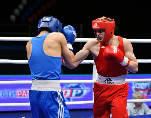 Orenburg, Rússia-7 de maio de 2017 ano: Meninos competem no boxe — Fotografia de Stock