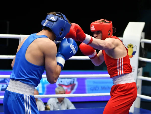 Orenbur Rusko - 7. května 2017 rok: Kluci soutěží v boxu — Stock fotografie