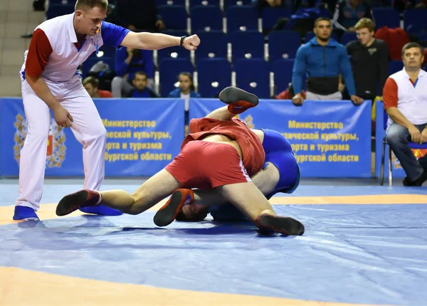 Orenburg, Rusland - 25-26 oktober 2019: Jongens competities Sambo — Stockfoto