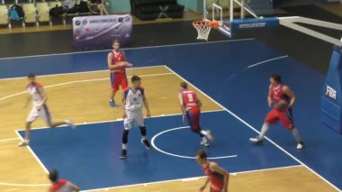 Orenburg, Rusya - 13-16 Haziran 2019 yıl: Erkekler Volga Federal Bölgesi amatör Basketbol Ligi Bölgelerarası finallerde basketbol oynuyor
