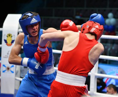 Orenburg, Rusya-7 Mayıs 2017: Erkekler boks müsabakasında