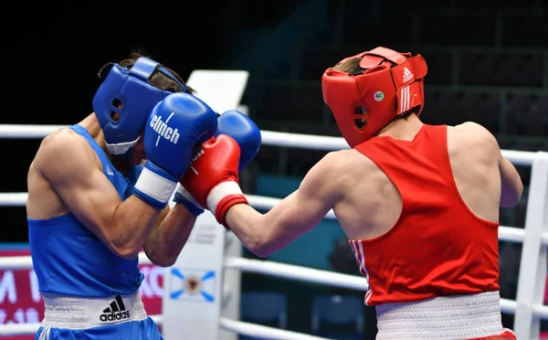 Orenburg, Russia-maggio 7, 2017 anno: I ragazzi gareggiano nella boxe — Foto Stock