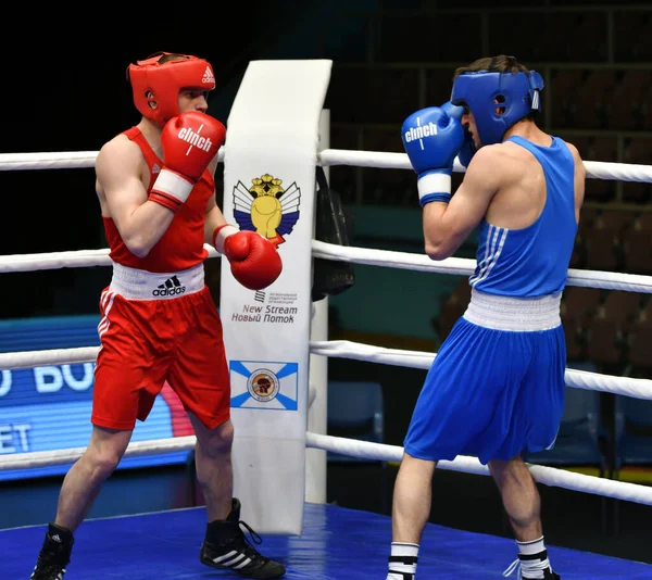 Orenburg, Rusko-Smět 7, 2017 rok: Kluci soutěžit v boxu — Stock fotografie