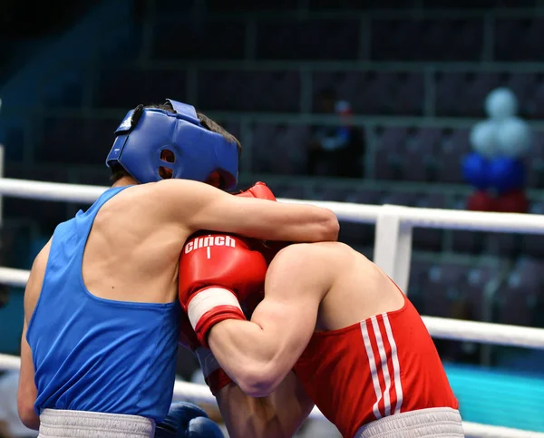 Orenburg, Rusia-7 mai 2017 an: Băieții concurează în box — Fotografie, imagine de stoc