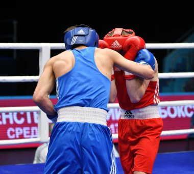 Orenburg, Rusya-7 Mayıs 2017: Erkekler boks müsabakasında
