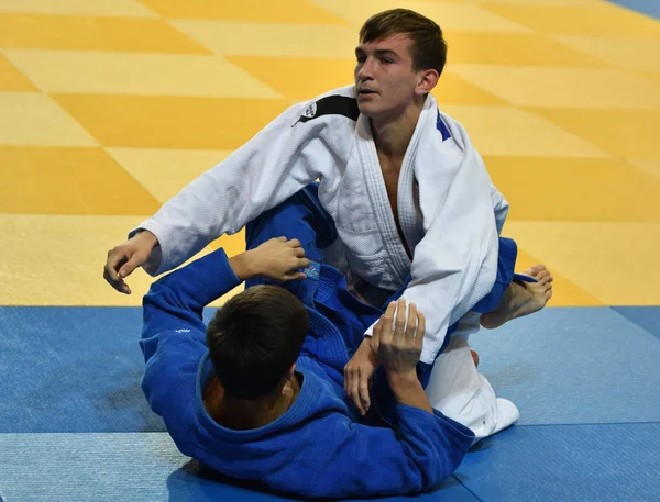 Orenburg, Russia - 21 October 2017: Boys compete in Judo — Stock Photo, Image