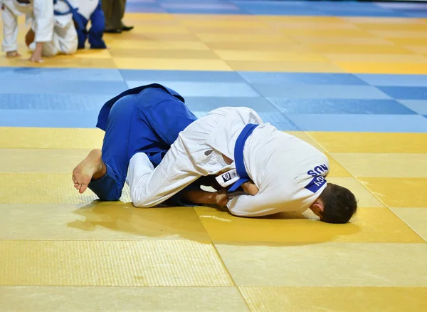 Orenburg, Rusia - 21 octombrie 2017: Băieții concurează la Judo — Fotografie, imagine de stoc