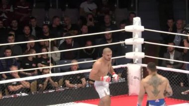 Orenburg, Rusya - 30 Ağustos 2019: Erkekler Uluslararası Dövüş Sanatları Turnuvası (MMA) M - 1 Challenge 104