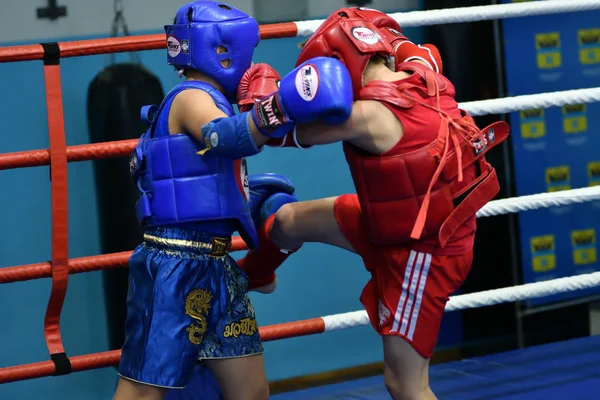 Orenburg, Russia - 20 ottobre 2019: I ragazzi gareggiano nella boxe thailandese — Foto Stock