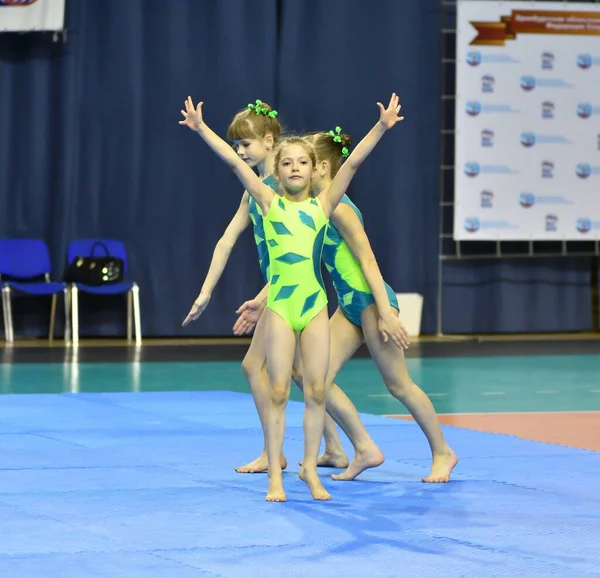 Orenburg Rússia Maio 2017 Anos Menina Competir Acrobacias Esportivas Open — Fotografia de Stock