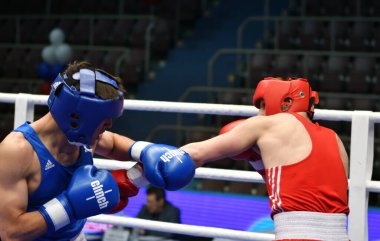 Orenburg, Rusya - 7 Mayıs 2017: Çocuk boksörler arasında 1999-2000 yılları arasında Rusya Şampiyonası 'na katılan boksörler