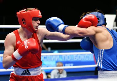 Orenburg, Rusya - 7 Mayıs 2017: Çocuk boksörler arasında 1999-2000 yılları arasında Rusya Şampiyonası 'na katılan boksörler