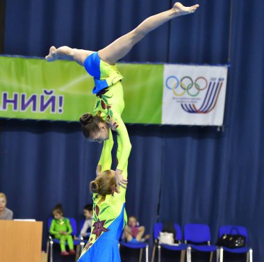 Orenburg, Rusya, 26-27 Mayıs 2017: Kız spor akrobasi dalında Orenburga Açık Şampiyonası 'nda spor akrobasisinde mücadele ediyor.