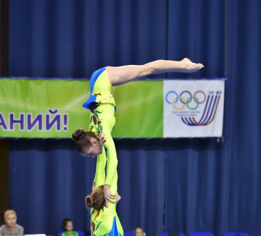 Orenburg, Rusya, 26-27 Mayıs 2017: Kız spor akrobasi dalında Orenburga Açık Şampiyonası 'nda spor akrobasisinde mücadele ediyor.