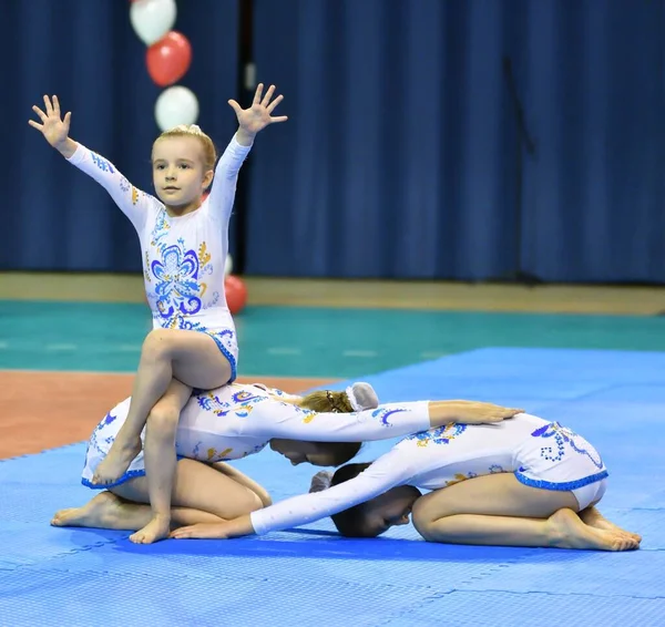 Orenburg Oroszország May 2017 Years Girl Competin Sports Acrobatics Open — Stock Fotó