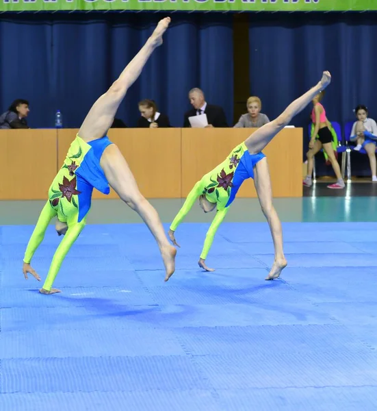 Orenburg Rússia Maio 2017 Anos Menina Competir Acrobacias Esportivas Open — Fotografia de Stock