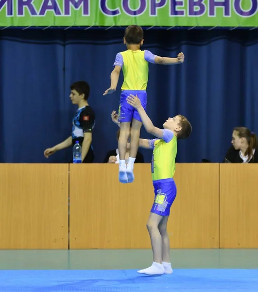 Orenburg Rusia Mayo 2017 Años Los Niños Compiten Acrobacias Deportivas —  Fotos de Stock