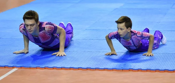 Orenburg Rusia Mayo 2017 Años Los Niños Compiten Acrobacias Deportivas —  Fotos de Stock