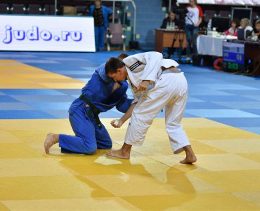 Orenburg, Rusya Federasyonu - 21 Ekim 2017: Boys V. S. Çernomirdin anısına adanmış kız ve erkek çocuklar arasında tüm Rus Judo turnuvasında Judo rekabet