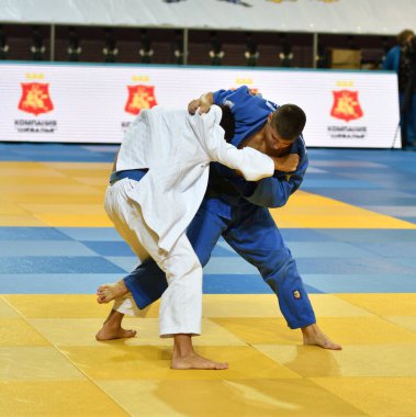 Orenburg, Rusya Federasyonu - 21 Ekim 2017: Boys V. S. Çernomirdin anısına adanmış kız ve erkek çocuklar arasında tüm Rus Judo turnuvasında Judo rekabet