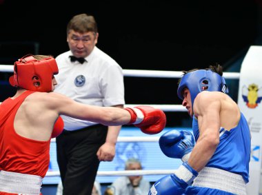 Orenburg, Rusya - 7 Mayıs 2017: Çocuk boksörler arasında 1999-2000 yılları arasında Rusya Şampiyonası 'na katılan boksörler