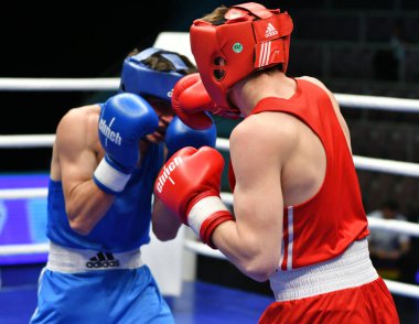 Orenburg, Rusya - 7 Mayıs 2017: Çocuk boksörler arasında 1999-2000 yılları arasında Rusya Şampiyonası 'na katılan boksörler