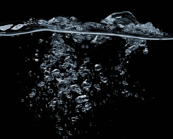 El agua en un negro — Foto de Stock