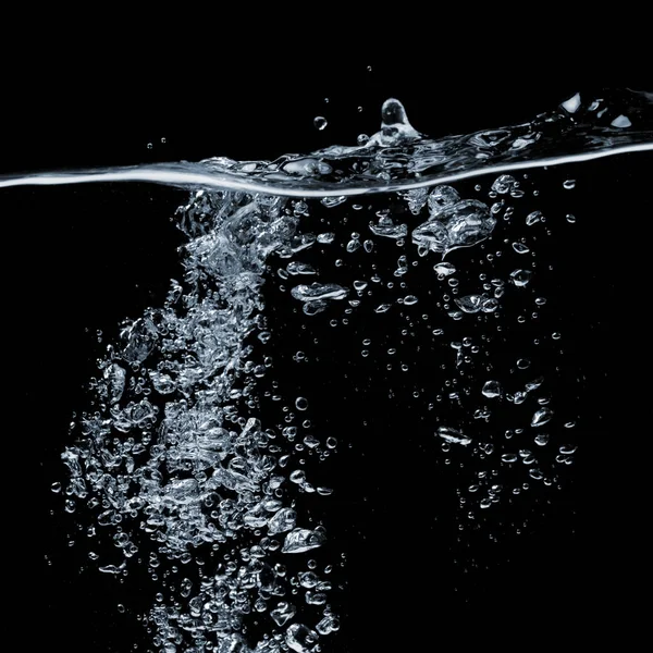 El agua en un negro — Foto de Stock