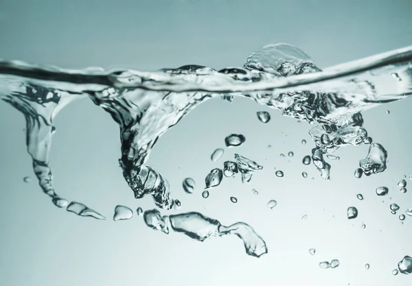 Superficie de agua con ondulación y burbuja — Foto de Stock