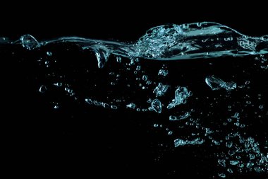 Bir siyah su yüzeyine