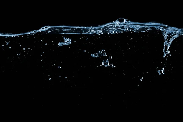 Surface de l'eau sur un noir — Photo