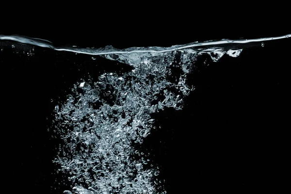 Superficie de agua sobre un negro — Foto de Stock
