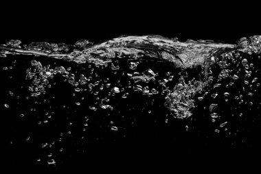 Bir siyah su yüzeyine