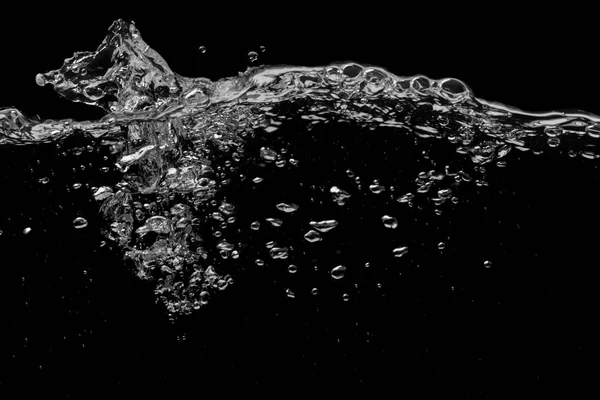 Wasseroberfläche auf einer schwarzen — Stockfoto