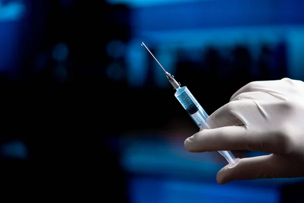 Doctor Holding Fecskendő Vakcinával Immunizálás Vakcinázás Előtt Sars Coronavirus Gyógyszere — Stock Fotó