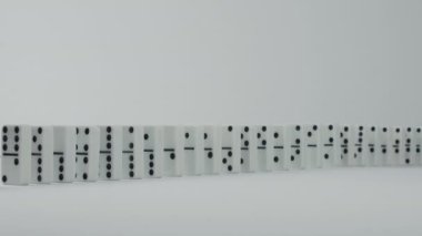 Domino etkisi - Domino zinciri düşen bir dizi