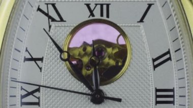 yeni gün veya yeni yıl başlayan mekanik Bilek seyretmek timelapse sayım saat gece yarısına, makro çekim