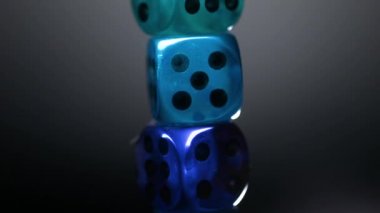 Mavi yeşil ve Akuamarin zar screensaver casinolar için döndürme