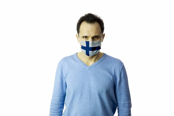 En man med medicinsk mask. Isolerad. Coronavirusutbrott i Europa. Global pandemi — Stockfoto