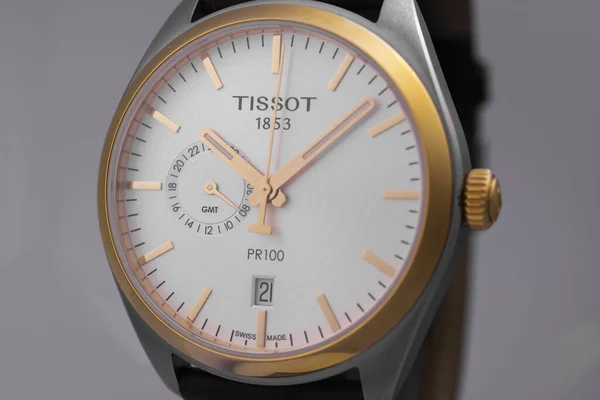 Le Locle, Швейцарія 15.01.2020 - Tissot man watch less steel case, gold PVD covering white clock face dial, ather strap, swiss quartz meticical watch isolated, swiss made production — стокове фото