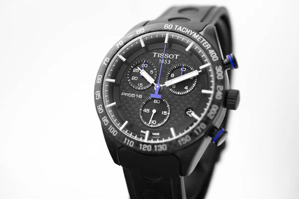 Le Locle, Ελβετία 15.01.2020 - Tissot man watch stainless steel case, μαύρο ρολόι προσώπου καντράν, σπορ λαστιχένιο ιμάντα, ελβετικό χαλαζία μηχανικό ρολόι απομονωμένο, ελβετική κατασκευή — Φωτογραφία Αρχείου