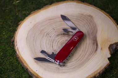 İbach, İsviçre 02.02.2020 - İsviçre ordu bıçağı Victorinox 'u açtı