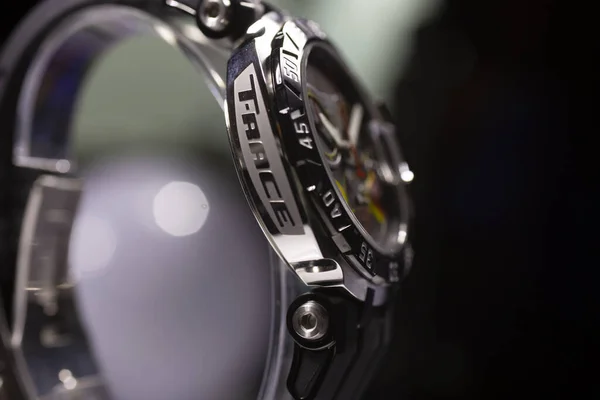 Le Locle, Svájc 15.01.2020 - Tissot man óra rozsdamentes acél tok, fekete óra számlap, sport gumi szíj, svájci kvarc mechanikus óra elszigetelt, svájci gyártmány — Stock Fotó